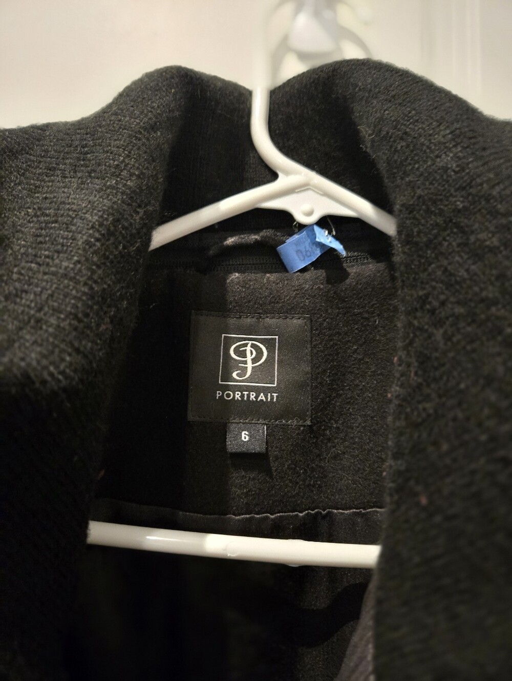 Fall/ Winter Coat Button Front With Inner Half Puffer - Picture 4 of 4